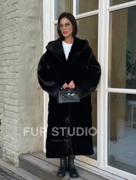 Шуба кимоно с капюшоном черного цвета из скандинавской норки Saga Furs - фото 8