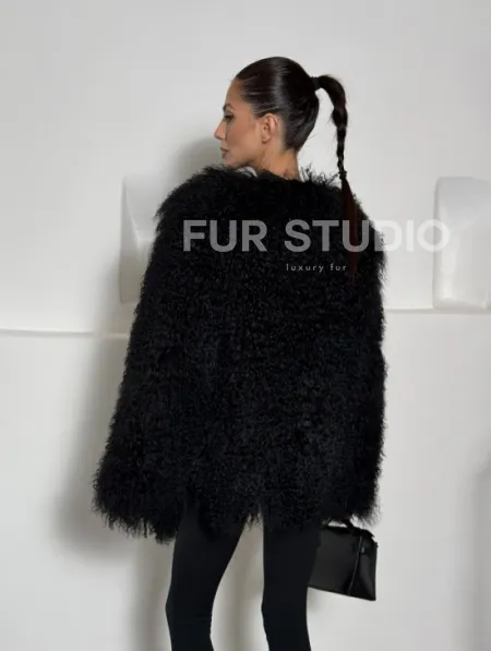 Черная шуба из меха ламы воротник шанель - фото 7