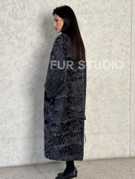 Длинная шуба из каракуля в цвете графит - фото 3