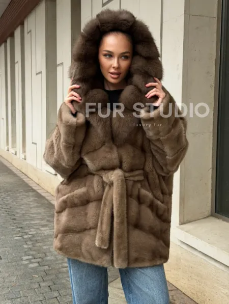 Полушубок норковый с капюшоном из меха куницы - фото 10