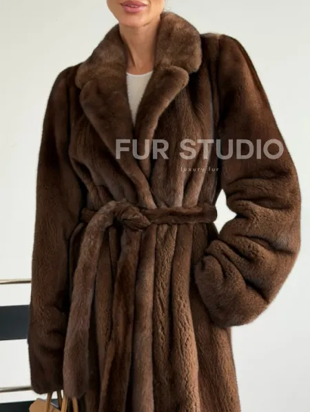 Прямая шуба из норки с поясом - фото 1