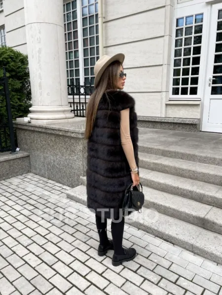 Жилет из куницы в цвете соболь - фото 2