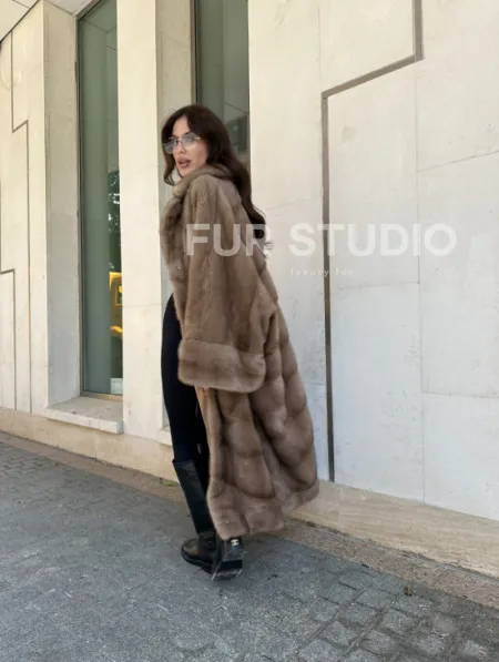 Норковая шуба с английским воротником  - цвет пастель  - стиль 