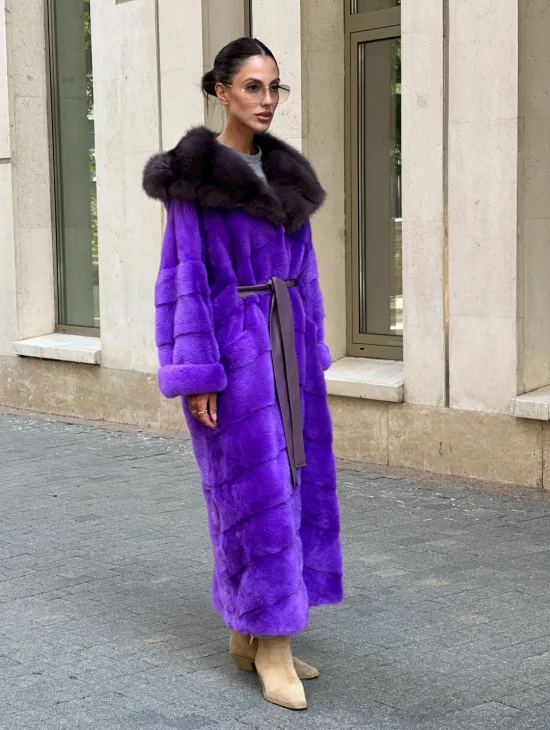 Шуба из аукционной норки с капюшоном из меха куницы - фиолетовый - фото 10