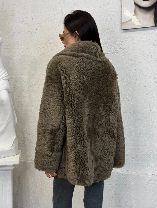 Дублёнка «Дафлкот» cредней длины из овчины Tigrado на застёжках - кожаные ремешки - фото 6