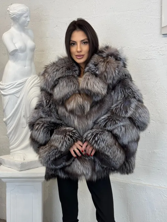 Полушубок с капюшоном из натурального меха лисы чернобурки с поясом - фото 8