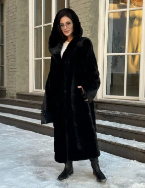 Шуба кимоно с капюшоном черного цвета из скандинавской норки Saga Furs - фото 0