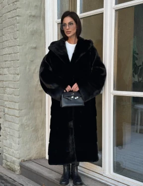Шуба кимоно с капюшоном черного цвета из скандинавской норки Saga Furs - фото 8