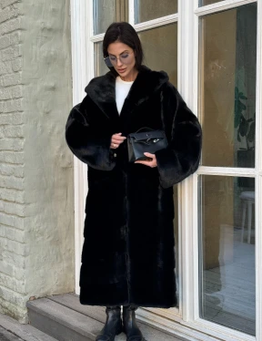 Шуба кимоно с капюшоном черного цвета из скандинавской норки Saga Furs - фото 9