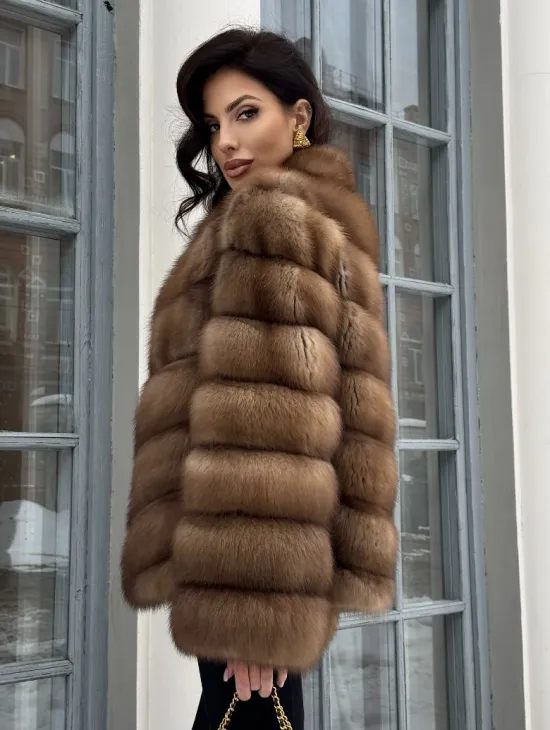 Шуба из меха куницы с V-образным воротником - фото 5