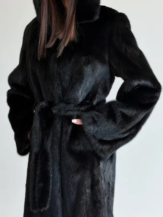 Норковая шуба с капюшоном и меховым поясом в цвете Black - фото 3