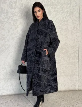 Длинная шуба из каракуля в цвете графит - фото 0
