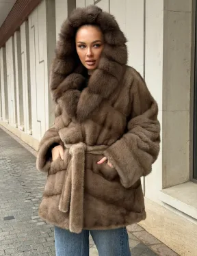 Полушубок норковый с капюшоном из меха куницы - фото 8