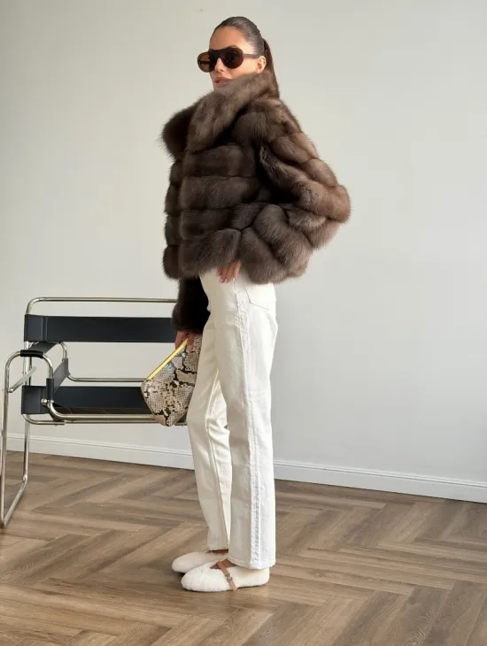 Короткая шуба из куницы - цвет трюфель - фото 4