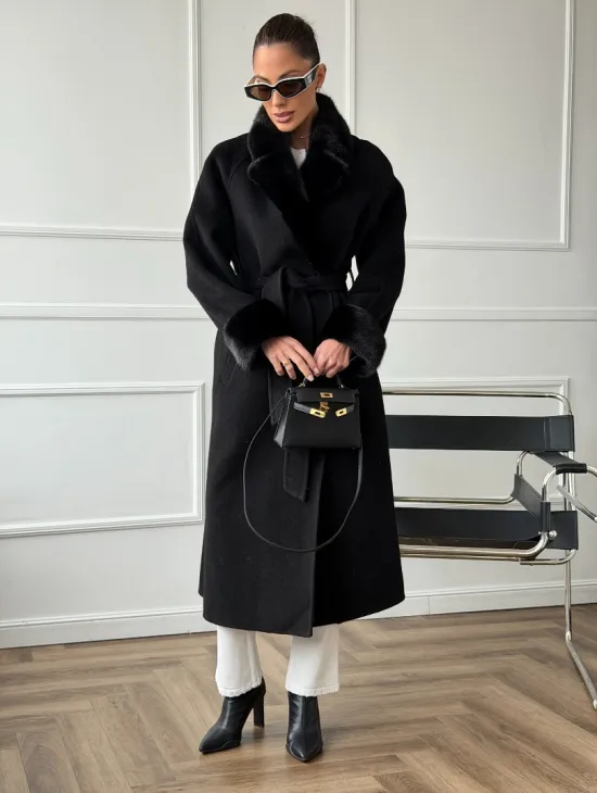 Черное пальто с мехом норки - фото 7