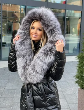 Чёрное пуховое пальто с меховым капюшоном - фото 2