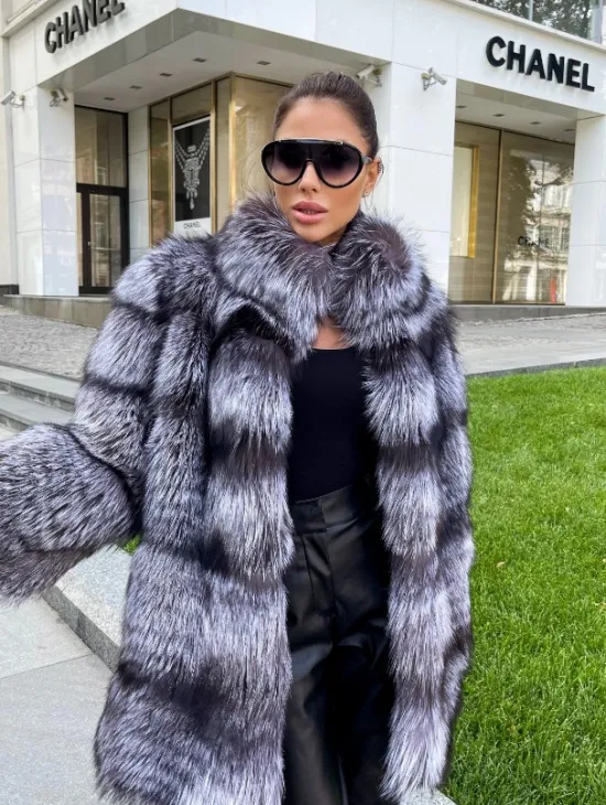 Шуба из меха чернобурой лисы - фото 1