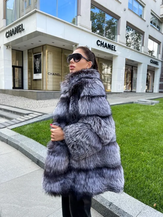 Шуба из меха чернобурой лисы - фото 2
