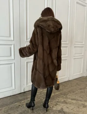 Шуба из меха норки с капюшоном в цвете орех - фото 2